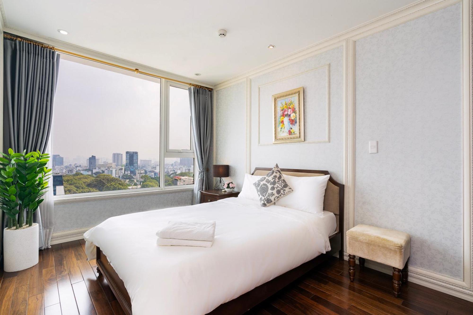 Salute De Leman - Luxury Distrist 3 *