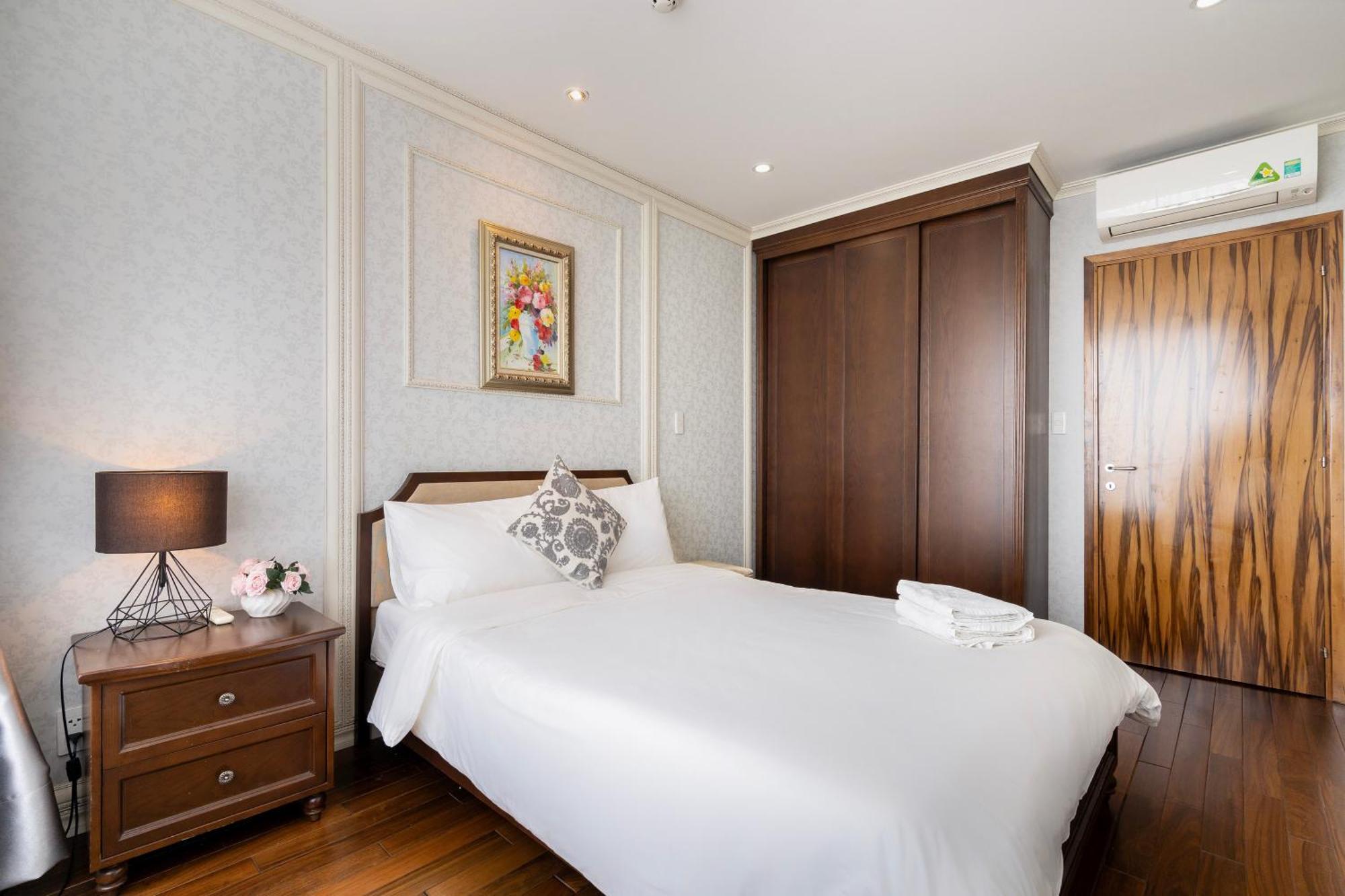 Salute De Leman - Luxury Distrist 3
