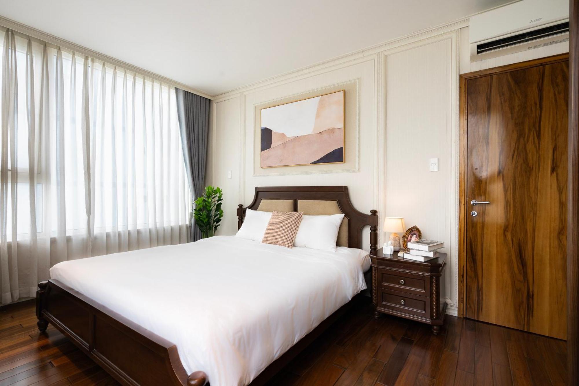 Salute De Leman - Luxury Distrist 3